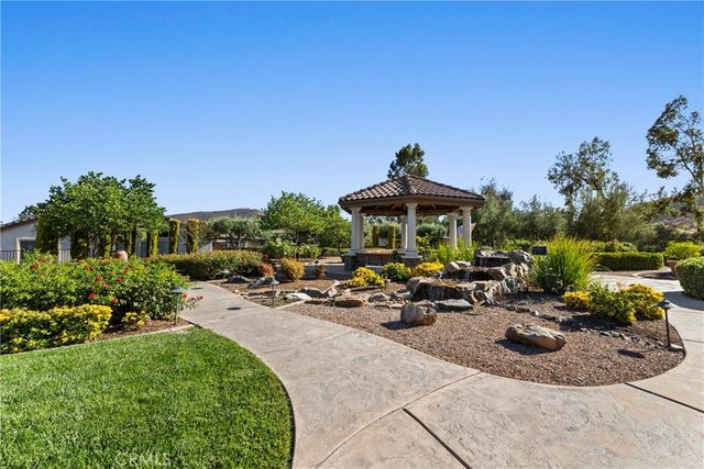 196 Four Seasons Boulevard, Hemet, CA 92545