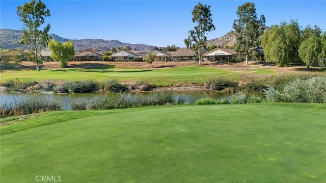 196 Four Seasons Boulevard, Hemet, CA 92545