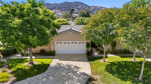 196 Four Seasons Boulevard, Hemet, CA 92545