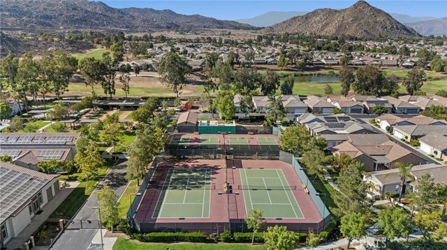 196 Four Seasons Boulevard, Hemet, CA 92545