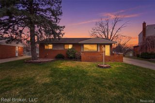 10924 Lesure Drive, Sterling Heights, MI 48312