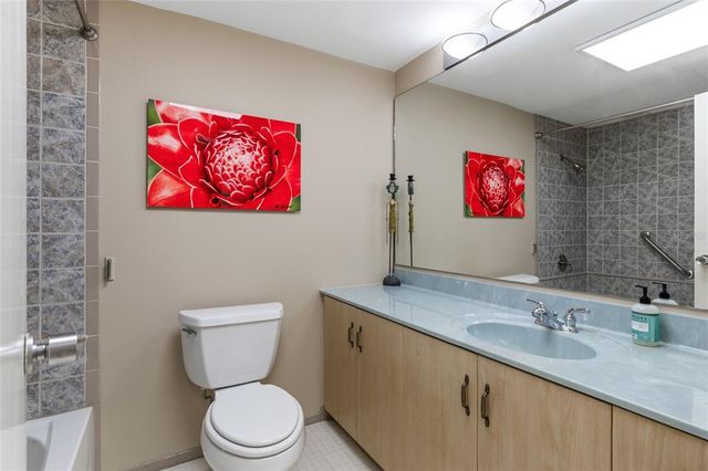 1719 NW 23RD AVENUE 3E, Gainesville, FL 32605