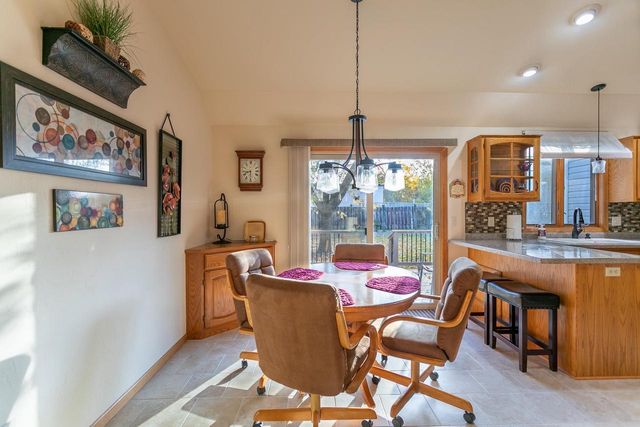 20 SPENCER VILLAGE COURT, Appleton, WI 54914