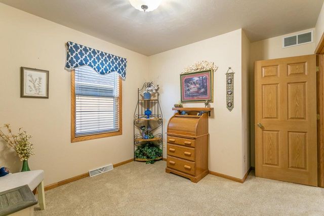 20 SPENCER VILLAGE COURT, Appleton, WI 54914