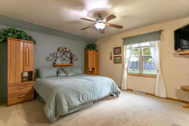 20 SPENCER VILLAGE COURT, Appleton, WI 54914