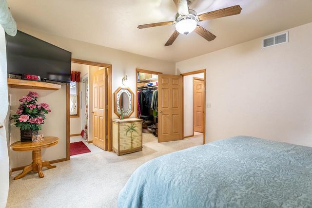 20 SPENCER VILLAGE COURT, Appleton, WI 54914