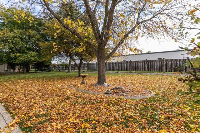 20 SPENCER VILLAGE COURT, Appleton, WI 54914