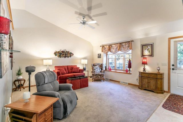 20 SPENCER VILLAGE COURT, Appleton, WI 54914