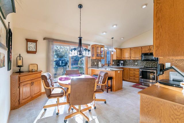 20 SPENCER VILLAGE COURT, Appleton, WI 54914