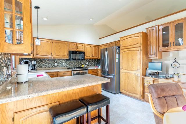 20 SPENCER VILLAGE COURT, Appleton, WI 54914