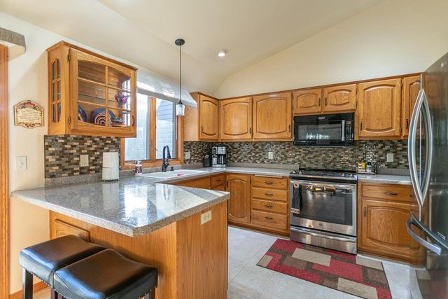 20 SPENCER VILLAGE COURT, Appleton, WI 54914
