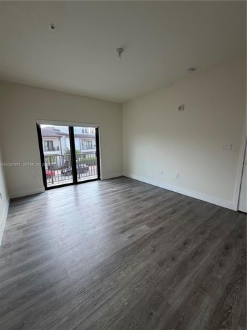 4700 NW 84th Avenue 18, Doral, FL 33166