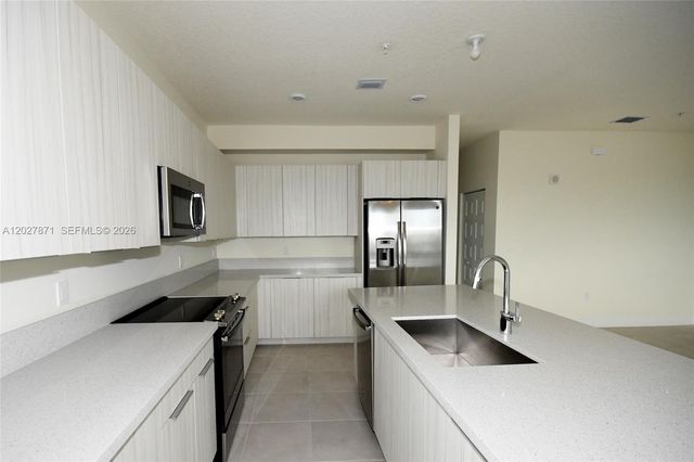 4700 NW 84th Avenue 18, Doral, FL 33166