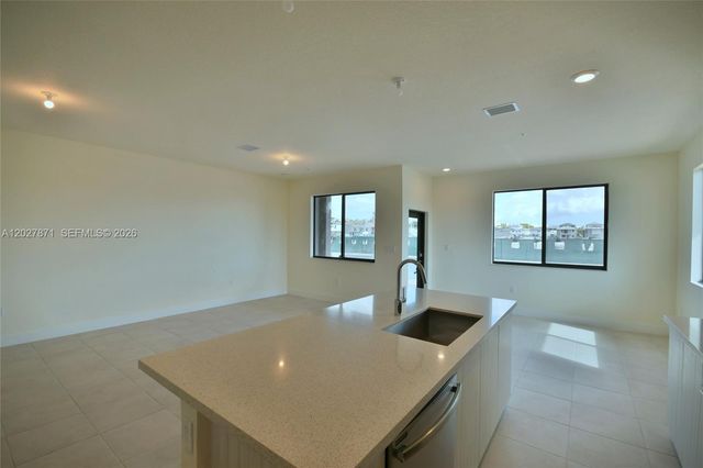 4700 NW 84th Avenue 18, Doral, FL 33166