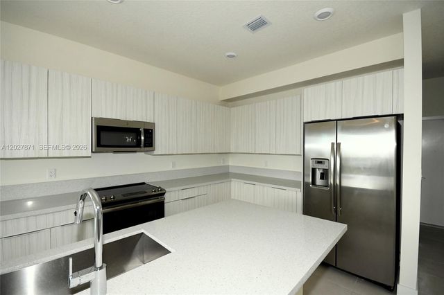 4700 NW 84th Avenue 18, Doral, FL 33166