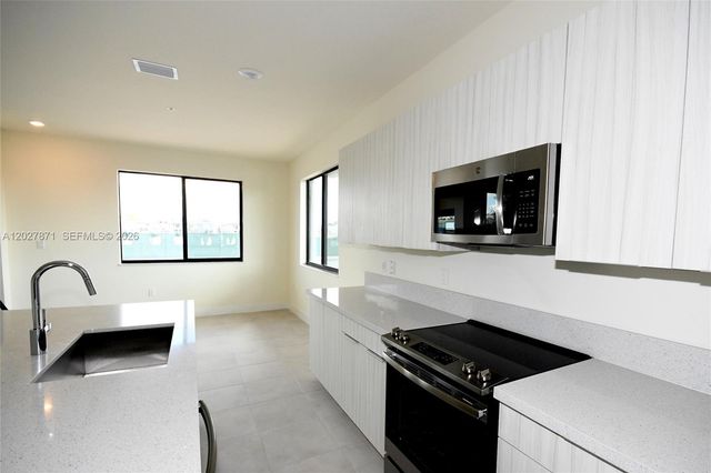 4700 NW 84th Avenue 18, Doral, FL 33166
