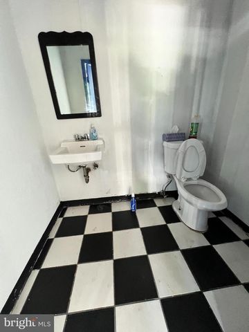 416 W BROAD ST, Paulsboro, NJ 08066