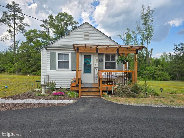 1253 MULBERRY RD, Farnham, VA 22460