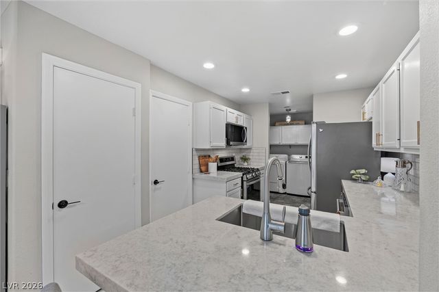 8212 Diamond Star Court, Las Vegas, NV 89145