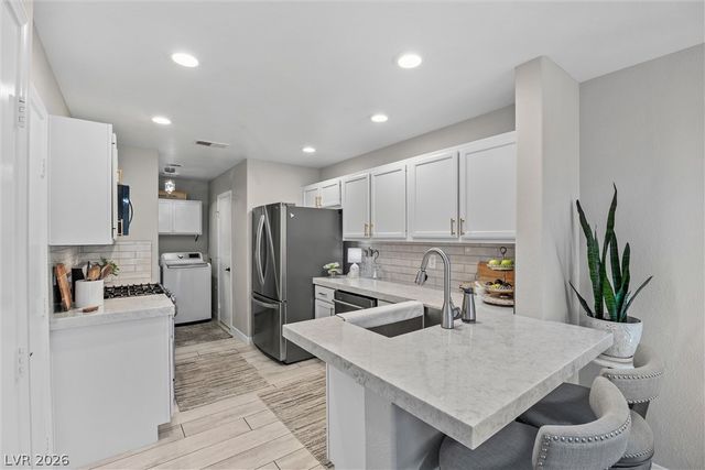 8212 Diamond Star Court, Las Vegas, NV 89145