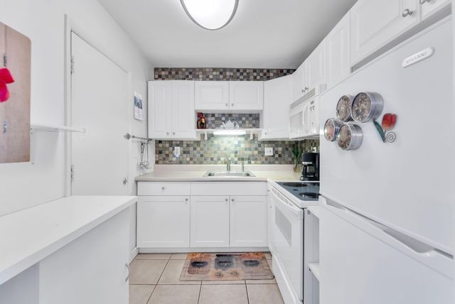 3020 NE 16th Avenue 105, Oakland Park, FL 33334