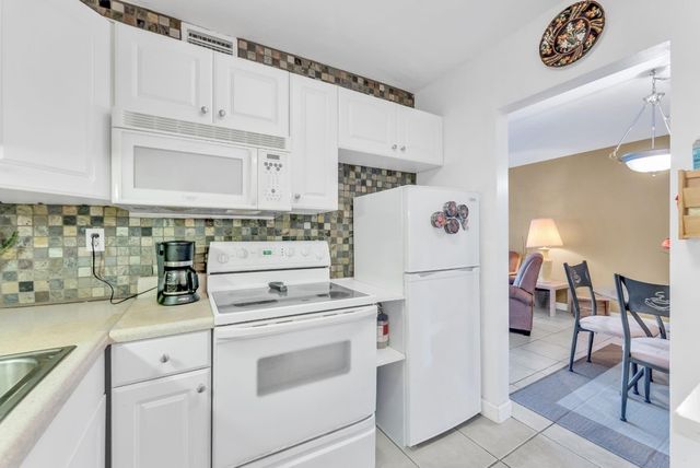 3020 NE 16th Avenue 105, Oakland Park, FL 33334