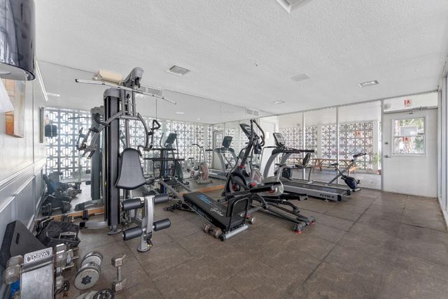 3020 NE 16th Avenue 105, Oakland Park, FL 33334