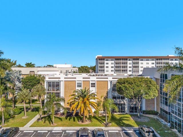 3020 NE 16th Avenue 105, Oakland Park, FL 33334
