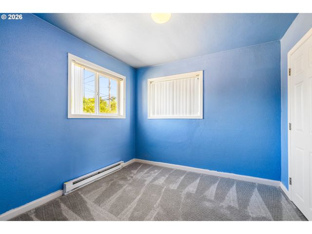 2760 E St, Springfield, OR 97477