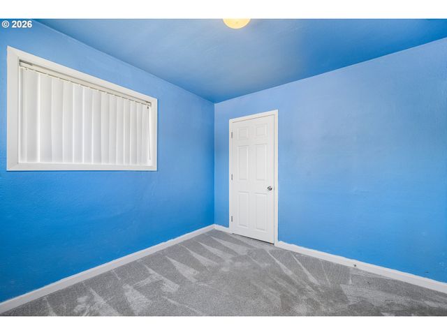 2760 E St, Springfield, OR 97477