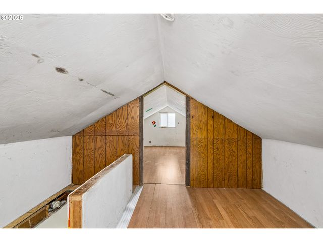 2760 E St, Springfield, OR 97477