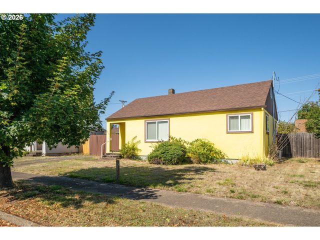 2760 E St, Springfield, OR 97477