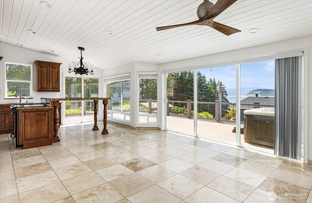 2735 Evening Glory Court, Clinton, WA 98236