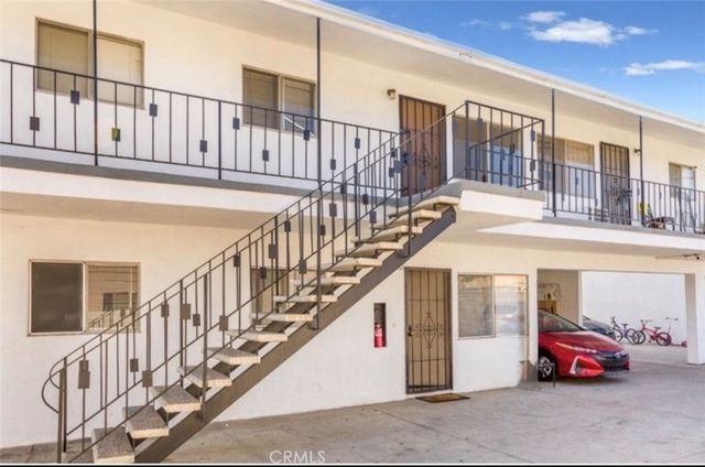 6851 Agnes Avenue 2, North Hollywood, CA 91605