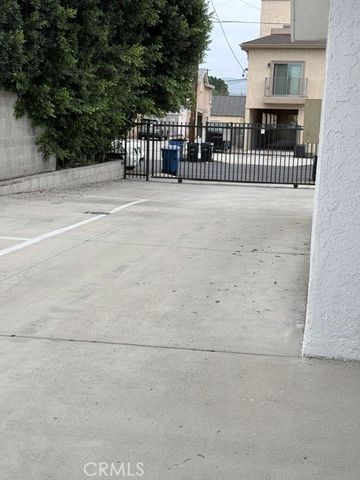 6851 Agnes Avenue 2, North Hollywood, CA 91605