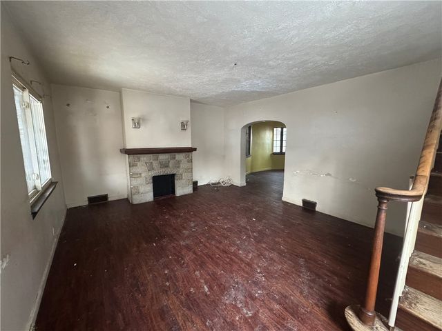 504 Stratmore St, Crafton Heights, PA 15205