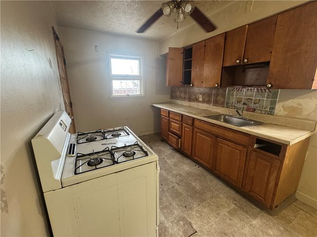 504 Stratmore St, Crafton Heights, PA 15205