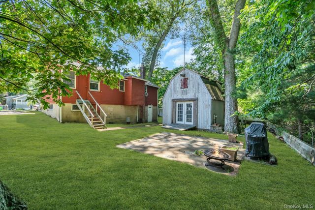 33 Cedar Drive, Miller Place, NY 11764