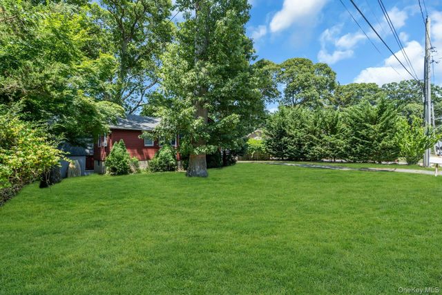 33 Cedar Drive, Miller Place, NY 11764