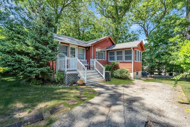 33 Cedar Drive, Miller Place, NY 11764