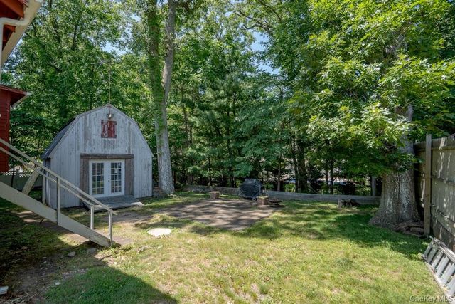 33 Cedar Drive, Miller Place, NY 11764
