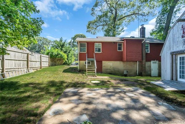33 Cedar Drive, Miller Place, NY 11764