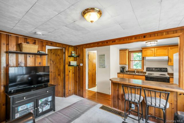 33 Cedar Drive, Miller Place, NY 11764