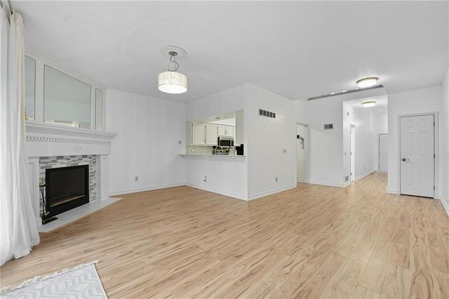 8218 NW Bradford Court, Kansas City, MO 64151