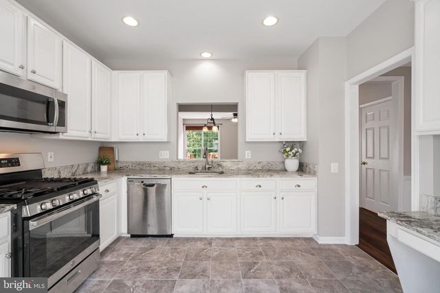 45626 WATERLOO STATION SQ, Sterling, VA 20166