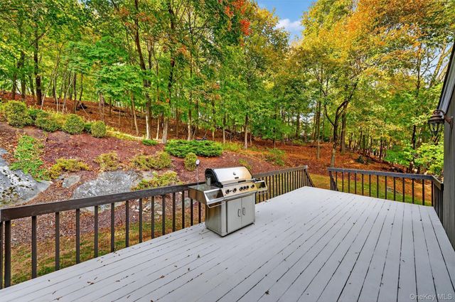 96 Cherry Hill Court, Briarcliff Manor, NY 10510