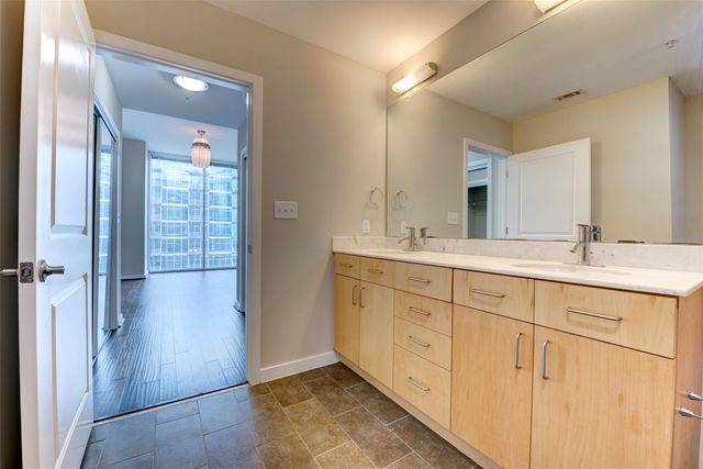 5925 Almeda Road 2214, Houston, TX 77004