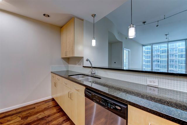 5925 Almeda Road 2214, Houston, TX 77004