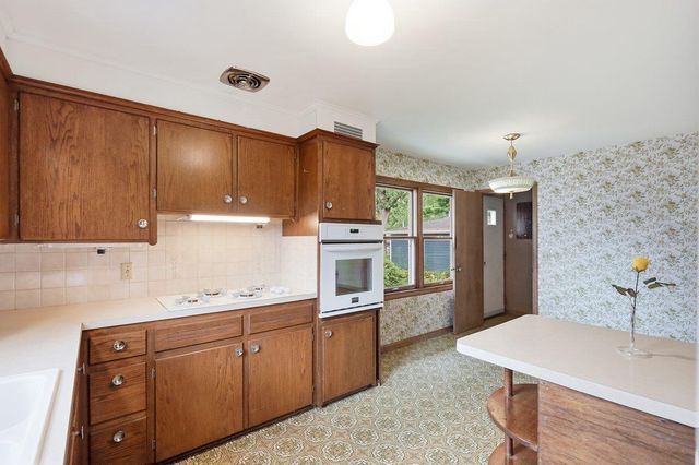 404 Tompkins Drive, Madison, WI 53716