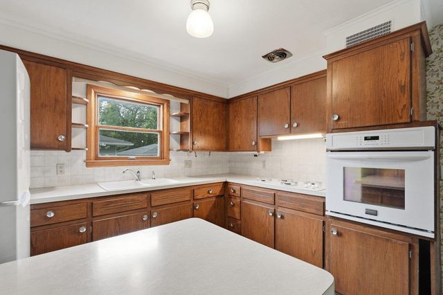 404 Tompkins Drive, Madison, WI 53716